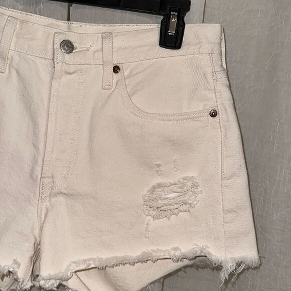 LEVI’S 28 501 High Rise Button Fly Ivory Distressed Raw Fringe Hem Denim Shorts - Picture 5 of 14